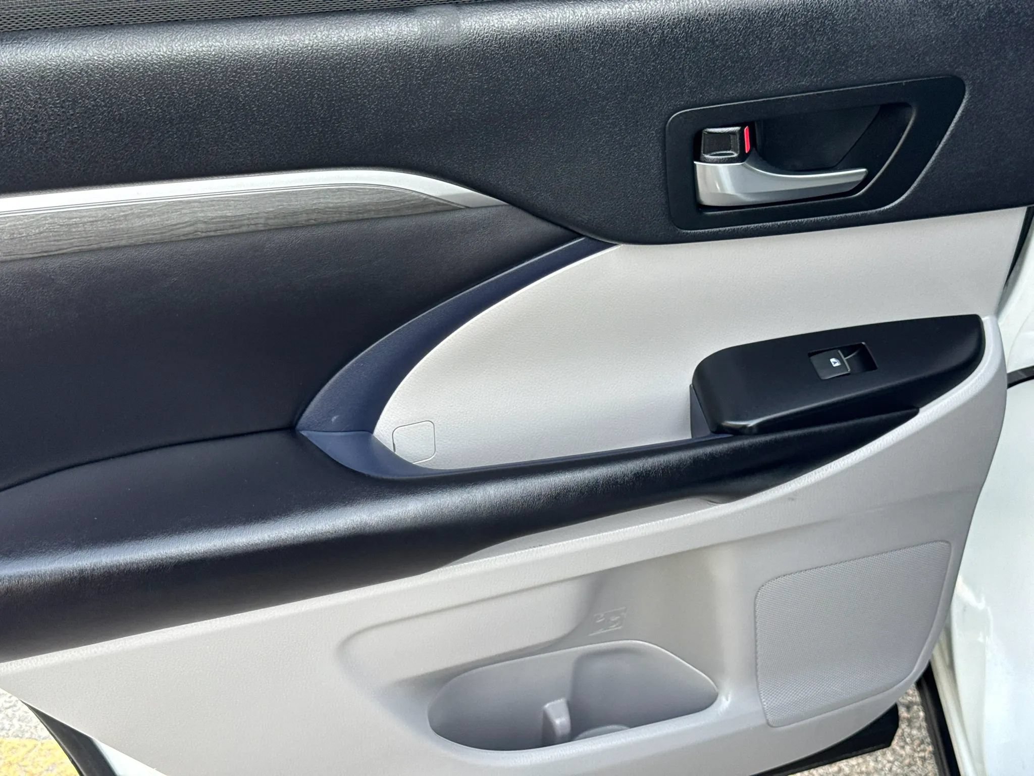 Used 2019 Toyota Highlander Limited FWD image 17