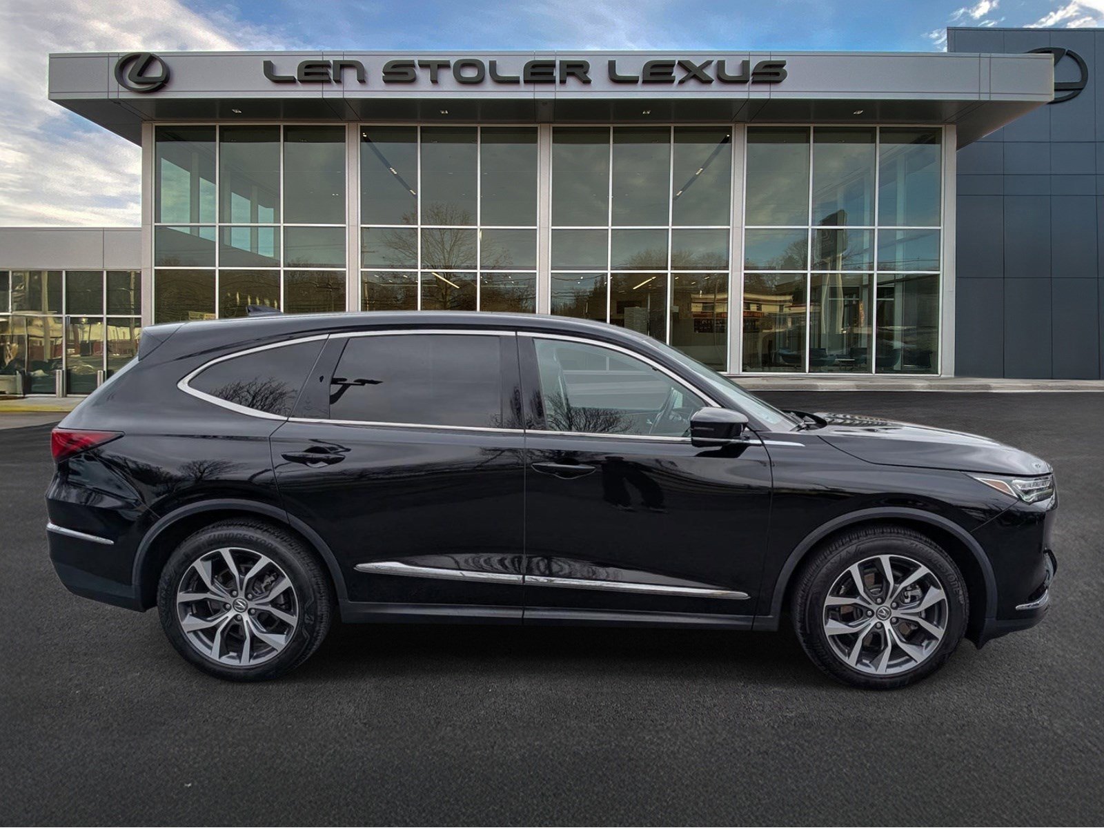 Used 2022 Acura MDX SH-AWD w/ Technology Package image 2