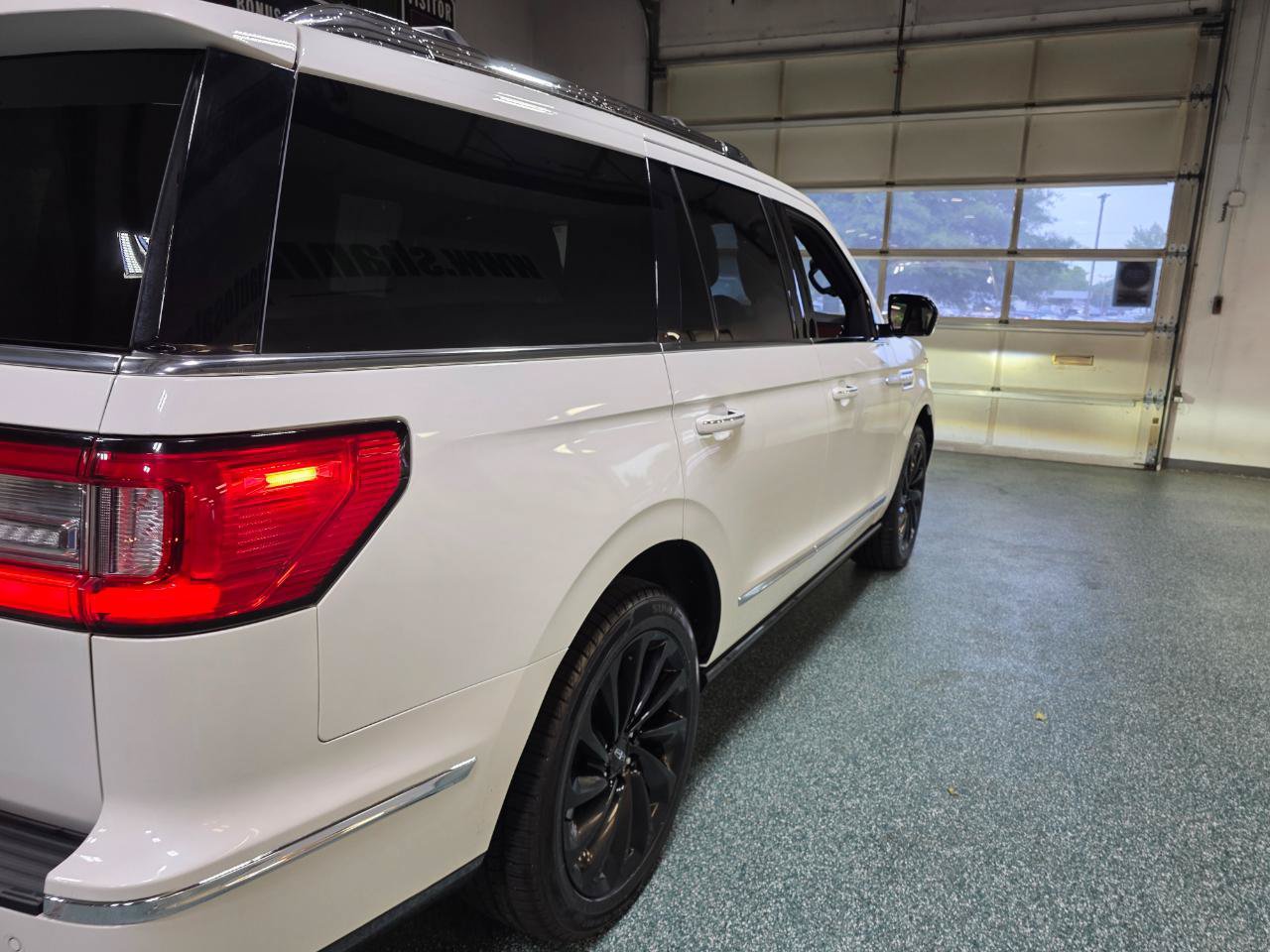 Used 2021 Lincoln Navigator Reserve AWD/4WD image 7