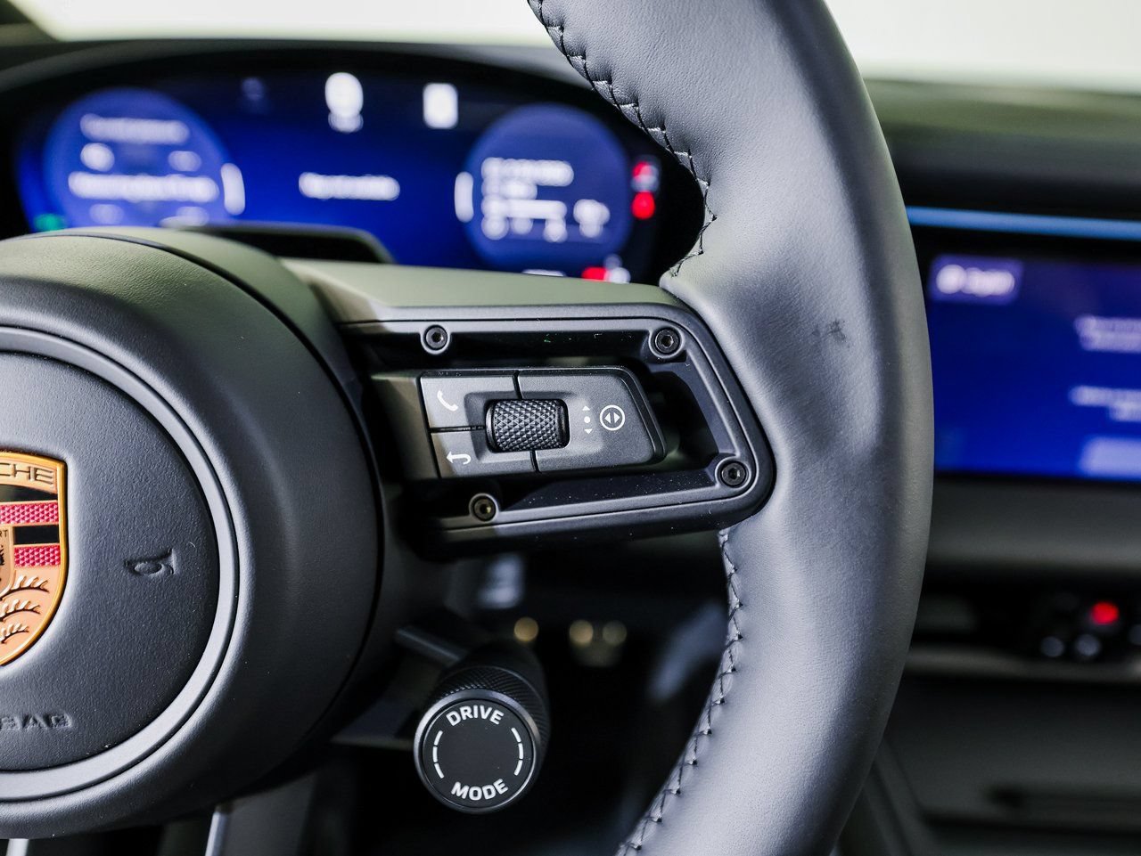 New 2026 Porsche Macan Electric RWD image 17