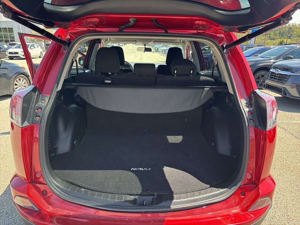 Used 2016 Toyota RAV4 XLE AWD/4WD image 26