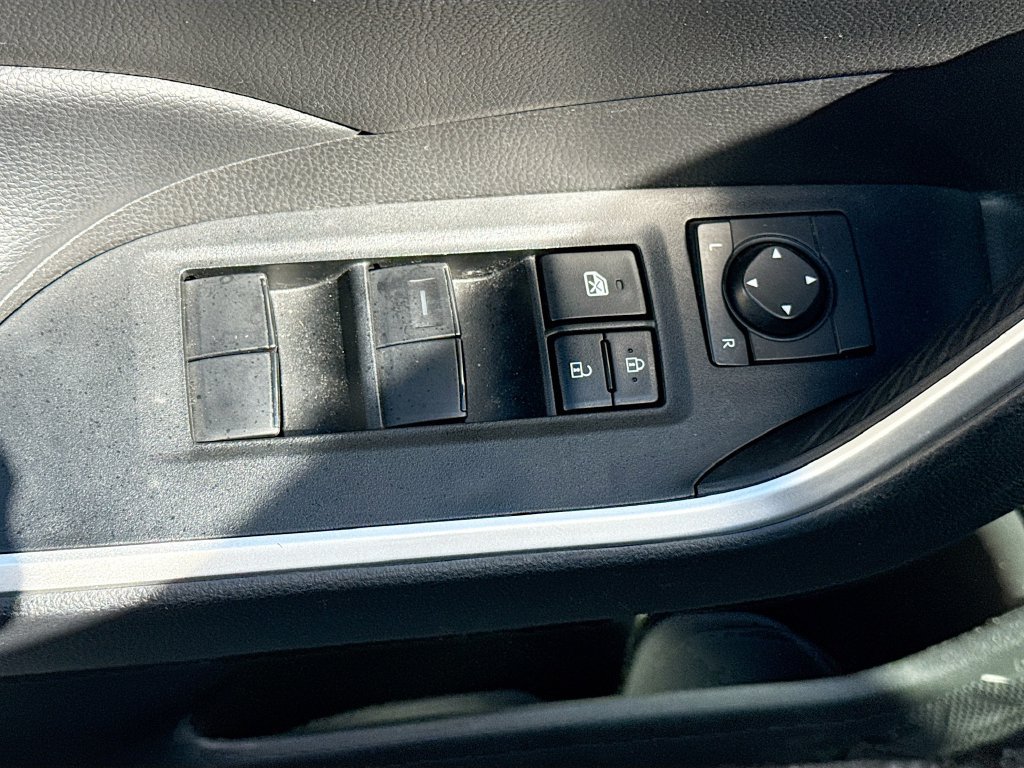 Used 2025 Toyota RAV4 LE AWD/4WD image 19