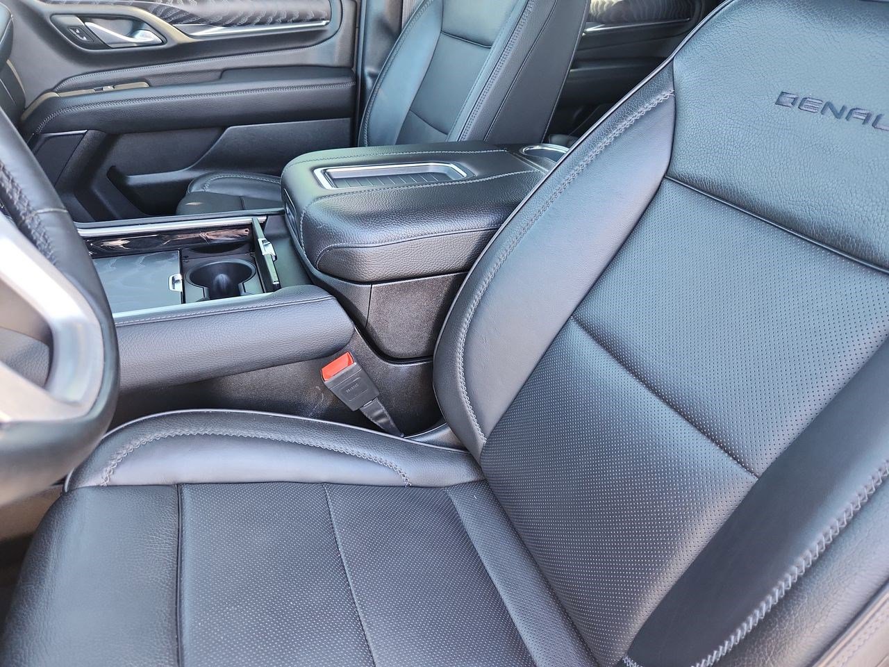 Used 2024 GMC Yukon Denali image 16