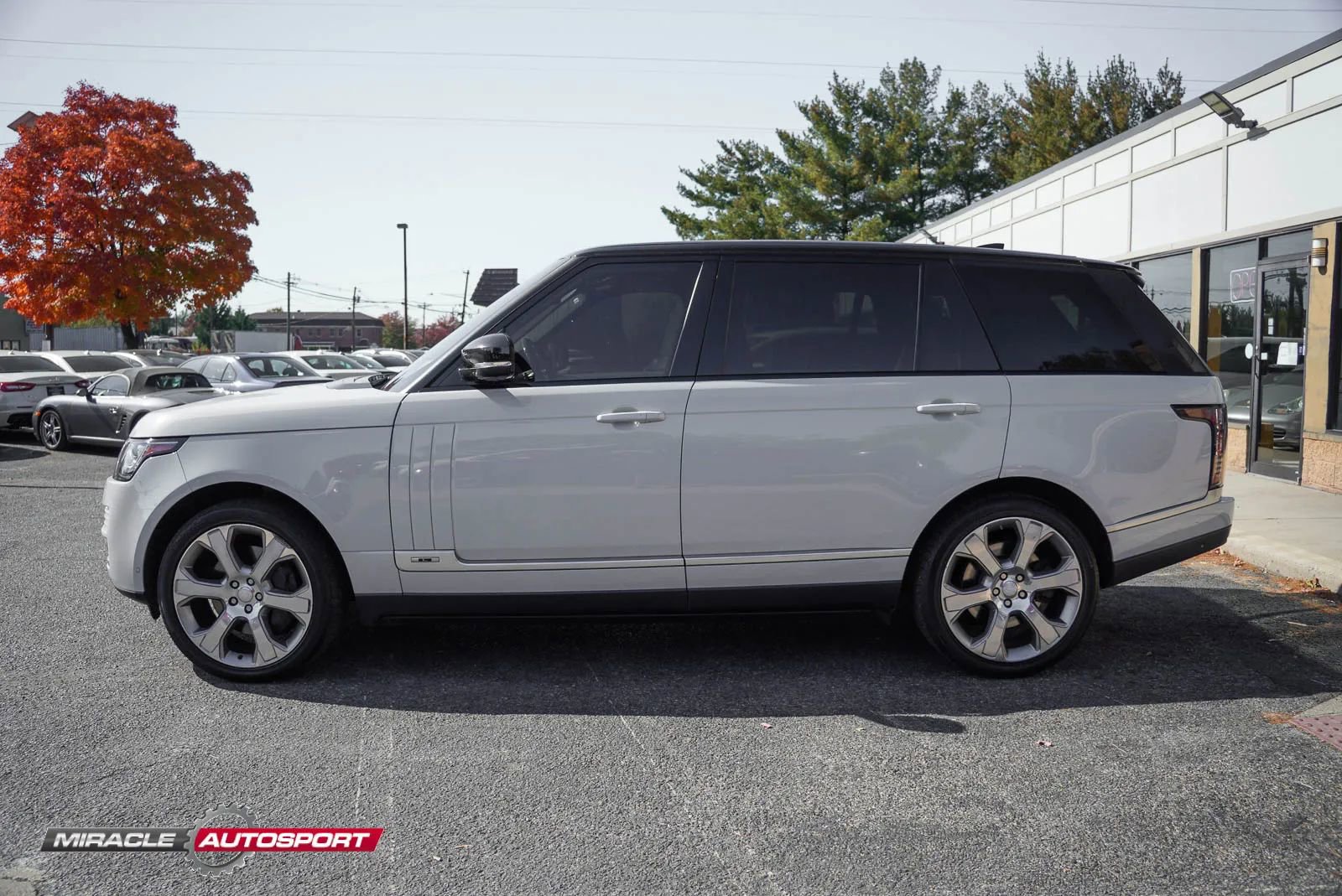 Used 2017 Land Rover Range Rover Long Wheelbase Supercharged image 4