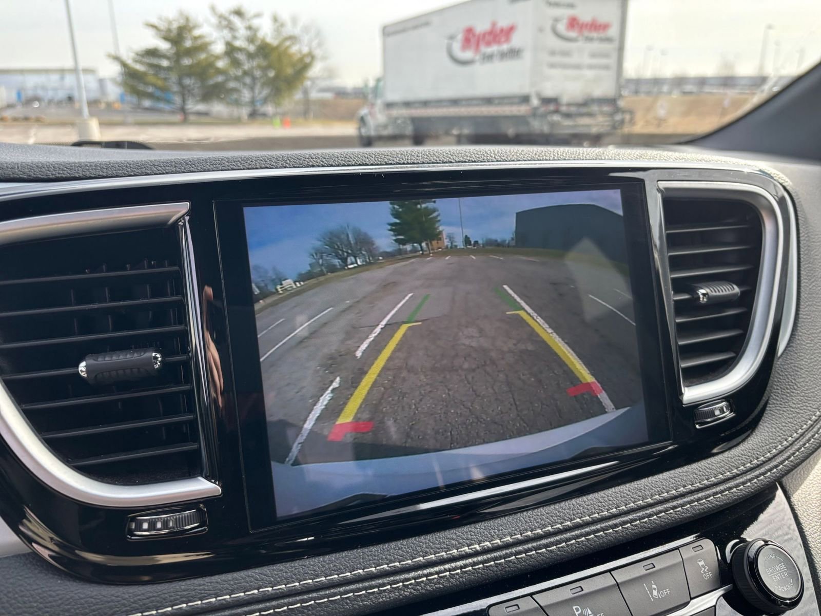 Used 2025 Chrysler Pacifica Limited image 27