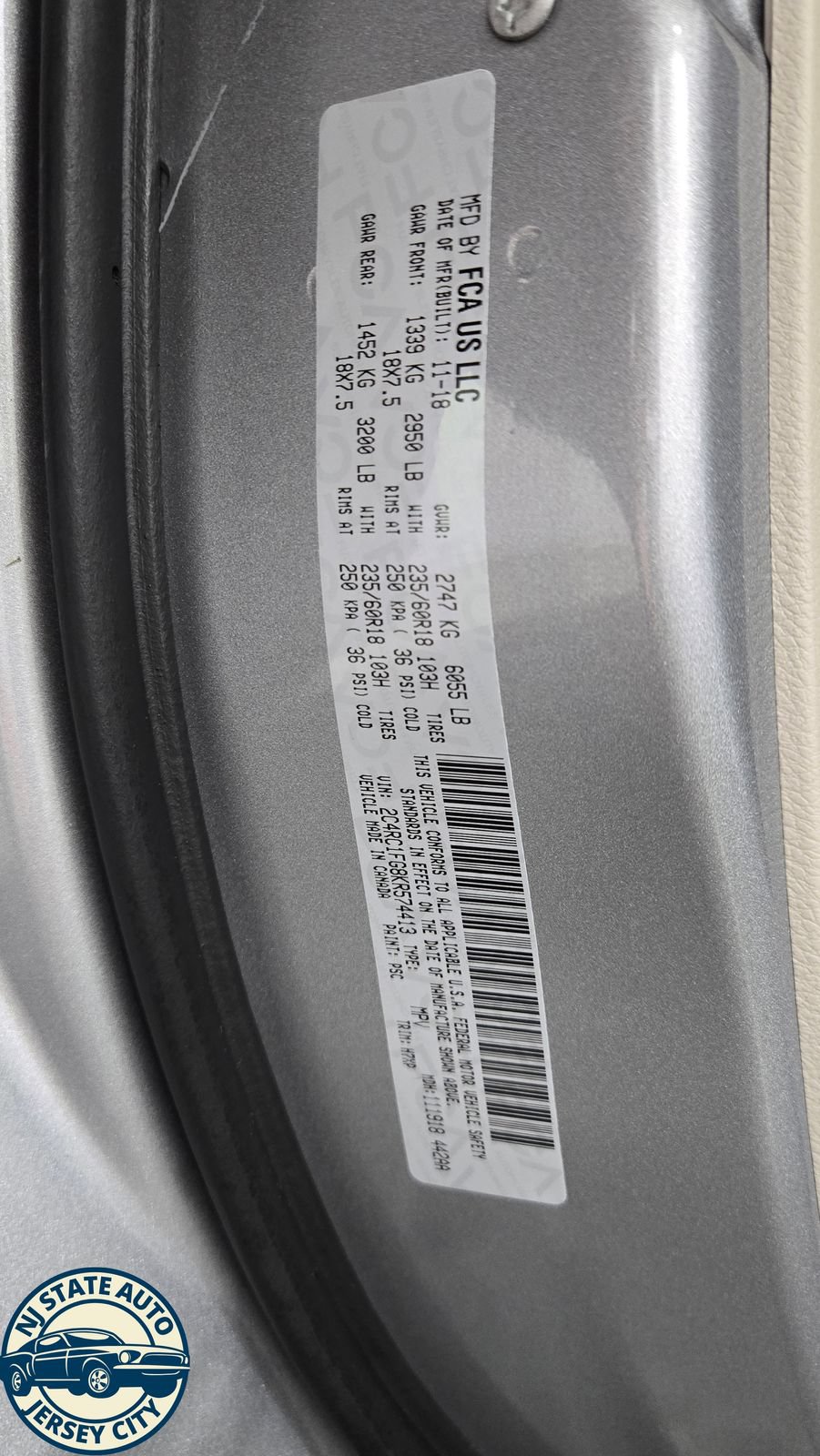 Used 2019 Chrysler Pacifica Touring Plus w/ Tire & Wheel Group FWD image 23