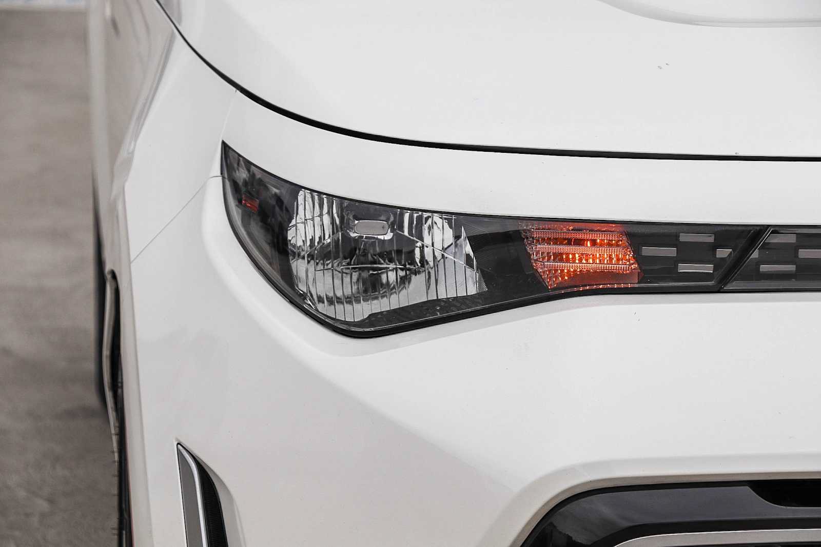 Used 2023 Kia Soul GT-Line FWD image 3
