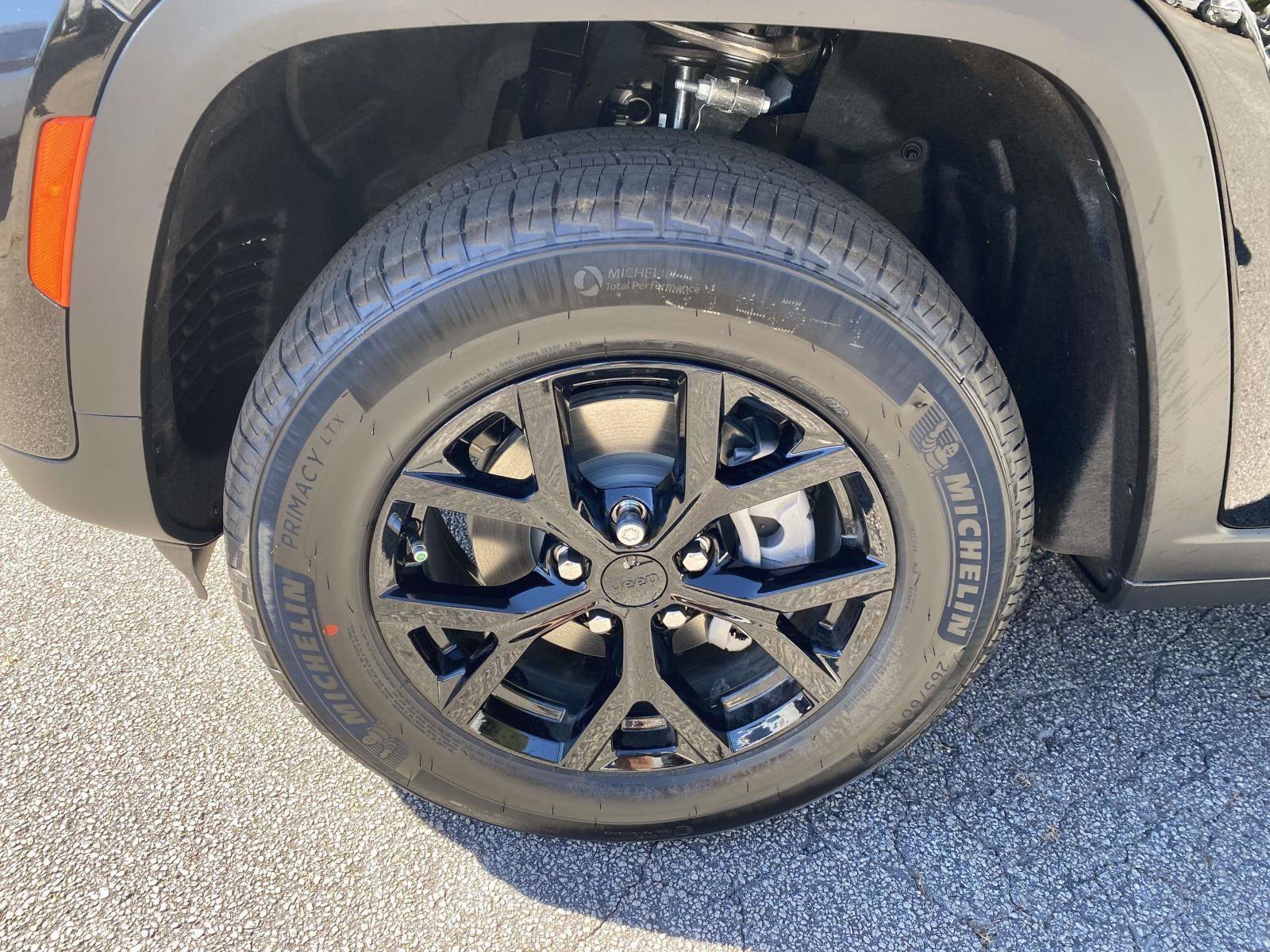 New 2025 Jeep Grand Cherokee Altitude image 16