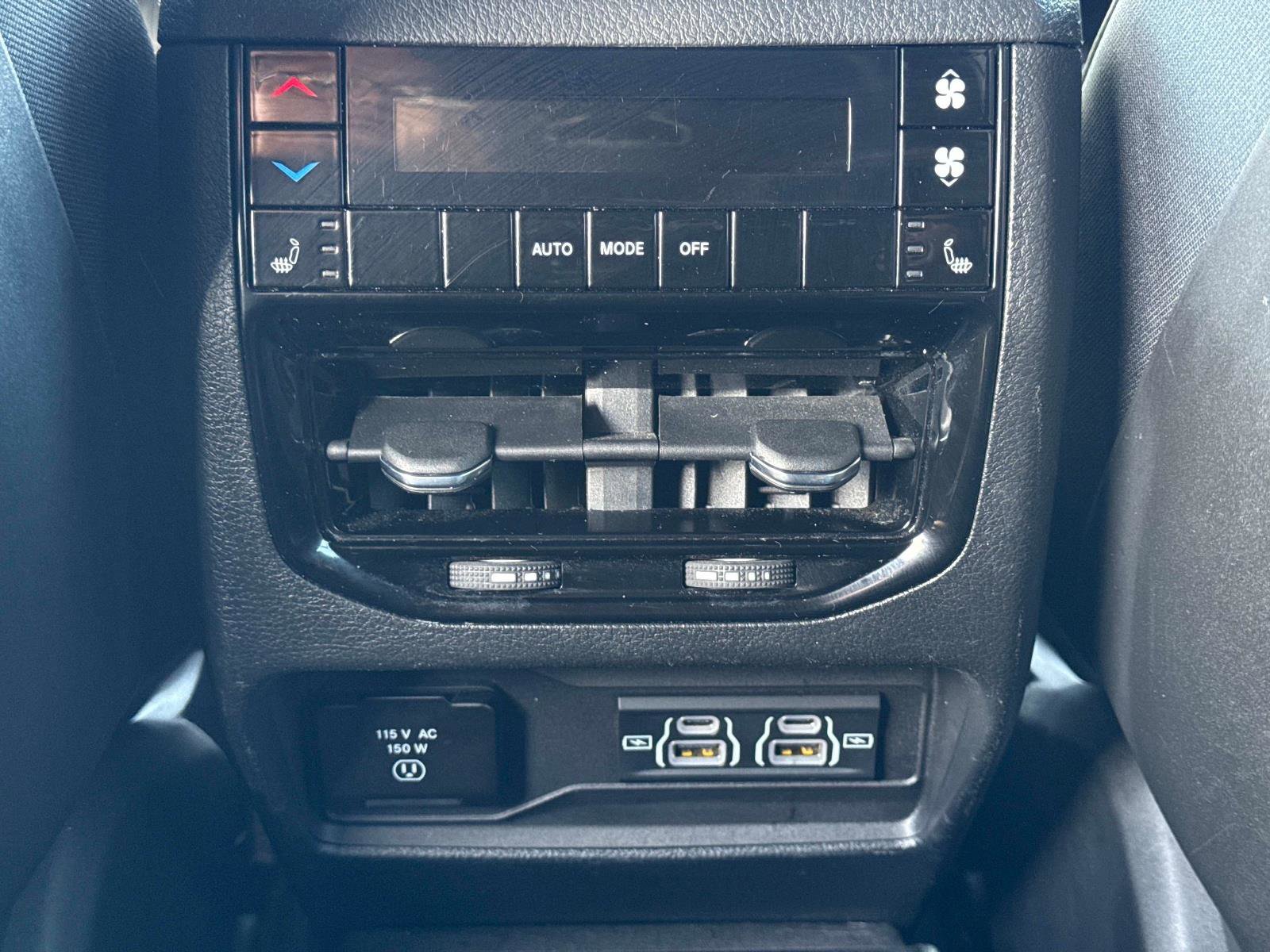 Used 2024 Jeep Grand Cherokee L Limited w/ Luxury Tech Group II image 20