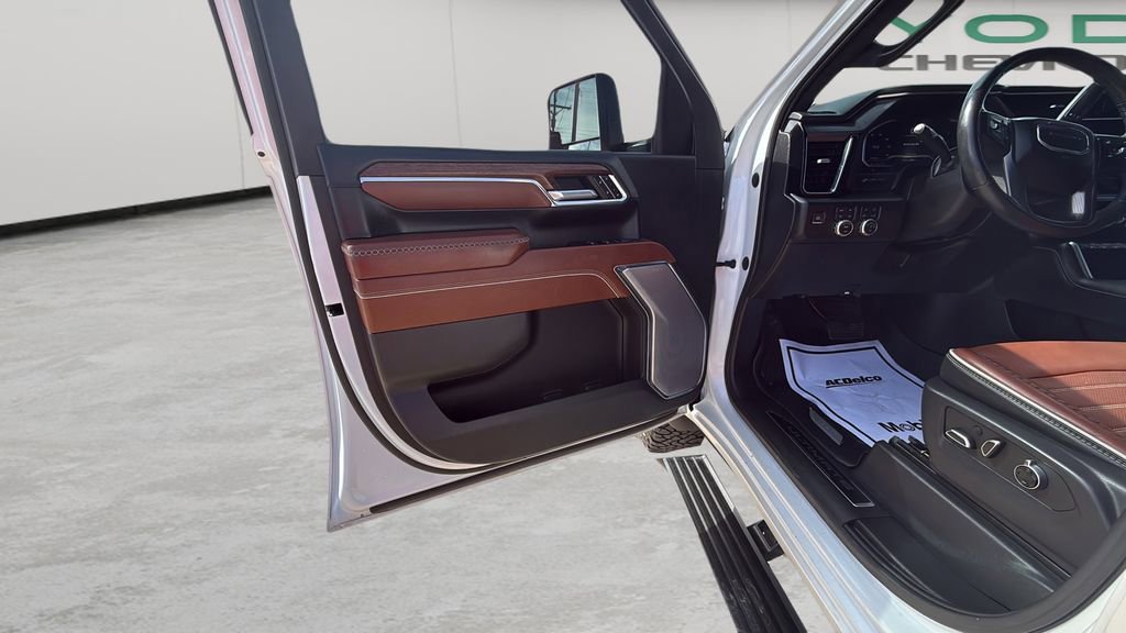 Used 2024 GMC Sierra 3500 Denali Ultimate image 13