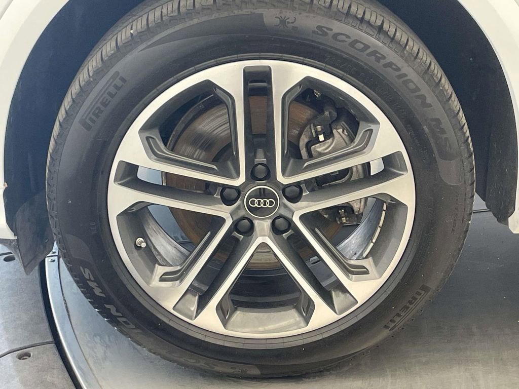 Certified 2025 Audi Q5 Premium w/ Convenience Package AWD/4WD image 10