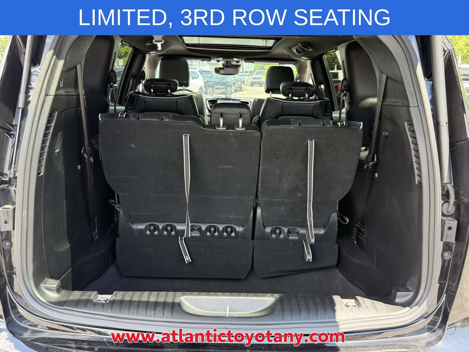 Used 2025 Chrysler Pacifica Limited FWD image 16