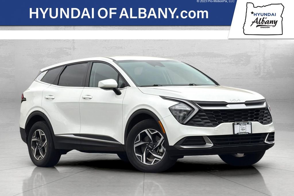 Used 2023 Kia Sportage LX image 1