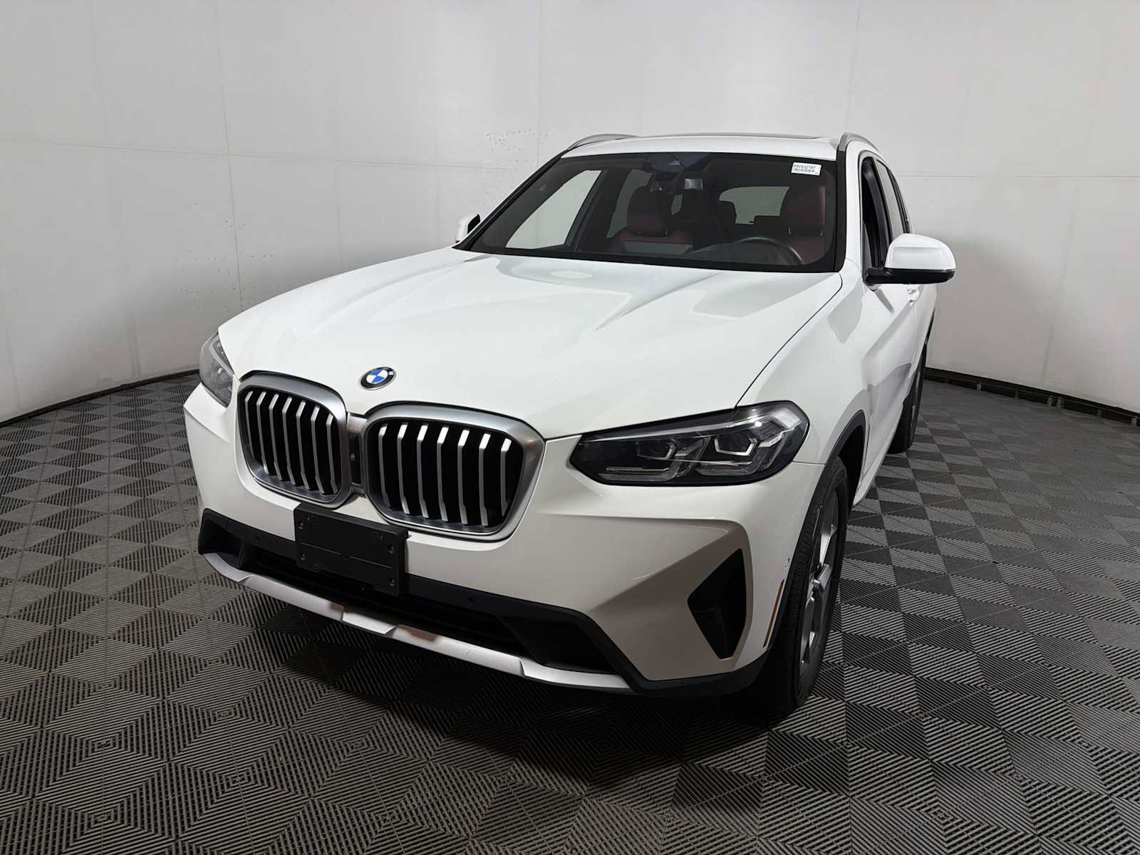 Used 2024 BMW X3 xDrive30i w/ Premium Package AWD/4WD image 3