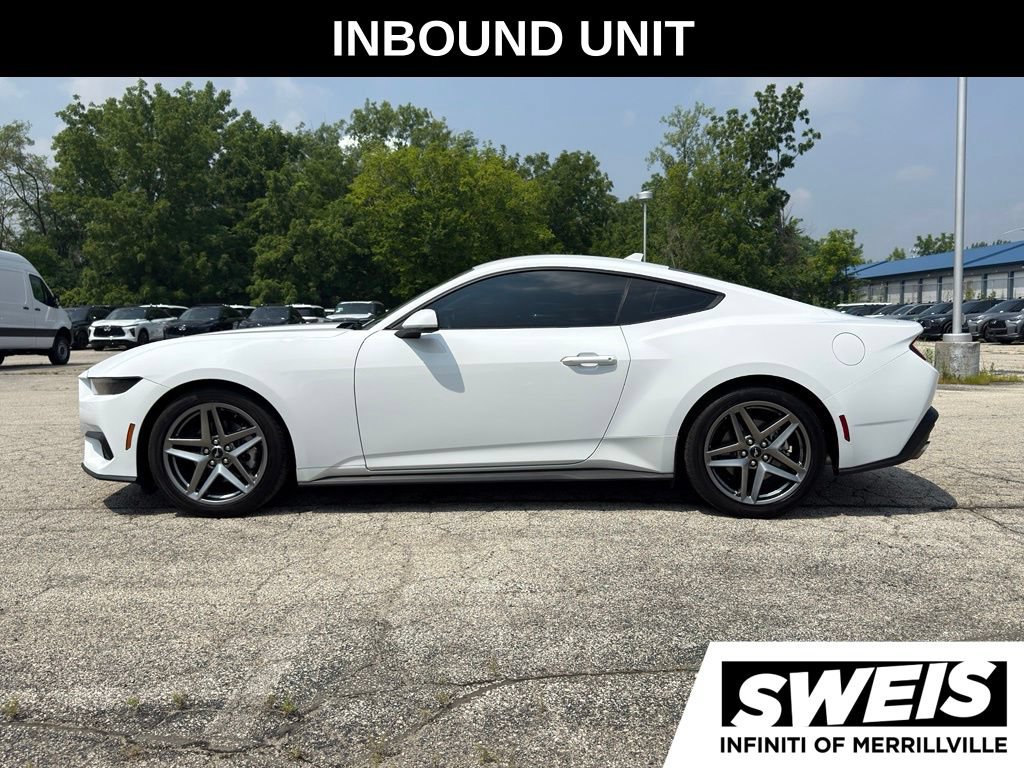 Used 2025 Ford Mustang Premium RWD image 9