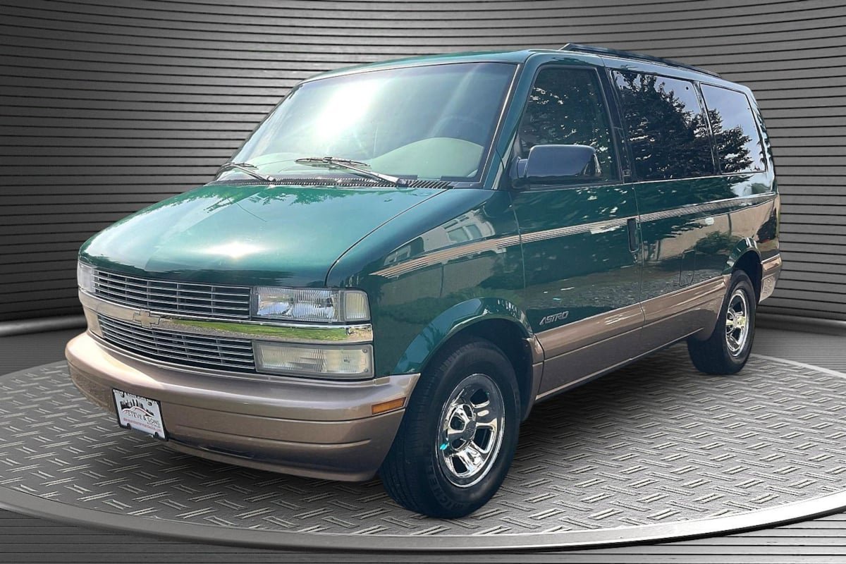 Used 2000 Chevrolet Astro Passenger RWD image 3