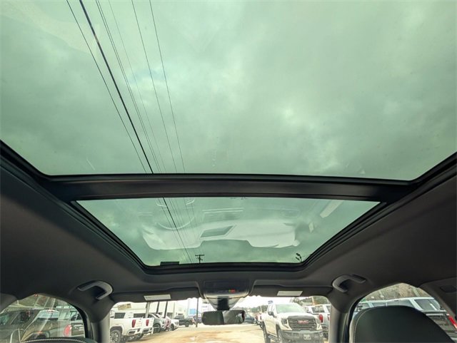 Used 2023 Volkswagen Tiguan SE R-Line image 32