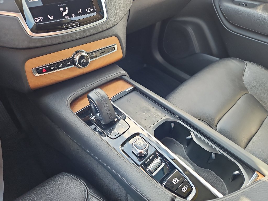 Used 2021 Volvo XC90 T8 Inscription Expression w/ Protection Package Premier image 17