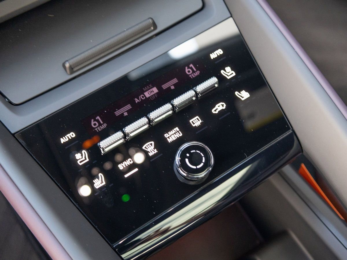 New 2025 Porsche Macan 4 Electric image 24