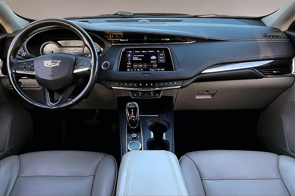 Used 2023 Cadillac XT4 Luxury w/ Cold Weather Package image 15