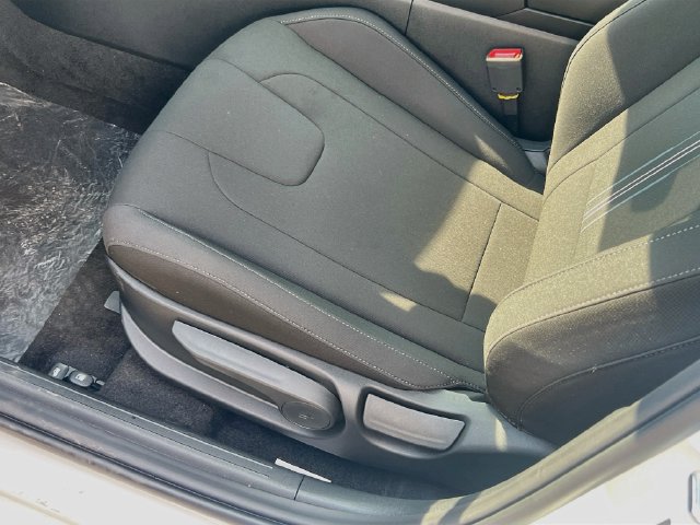 New 2026 Hyundai Elantra Hybrid FWD image 18