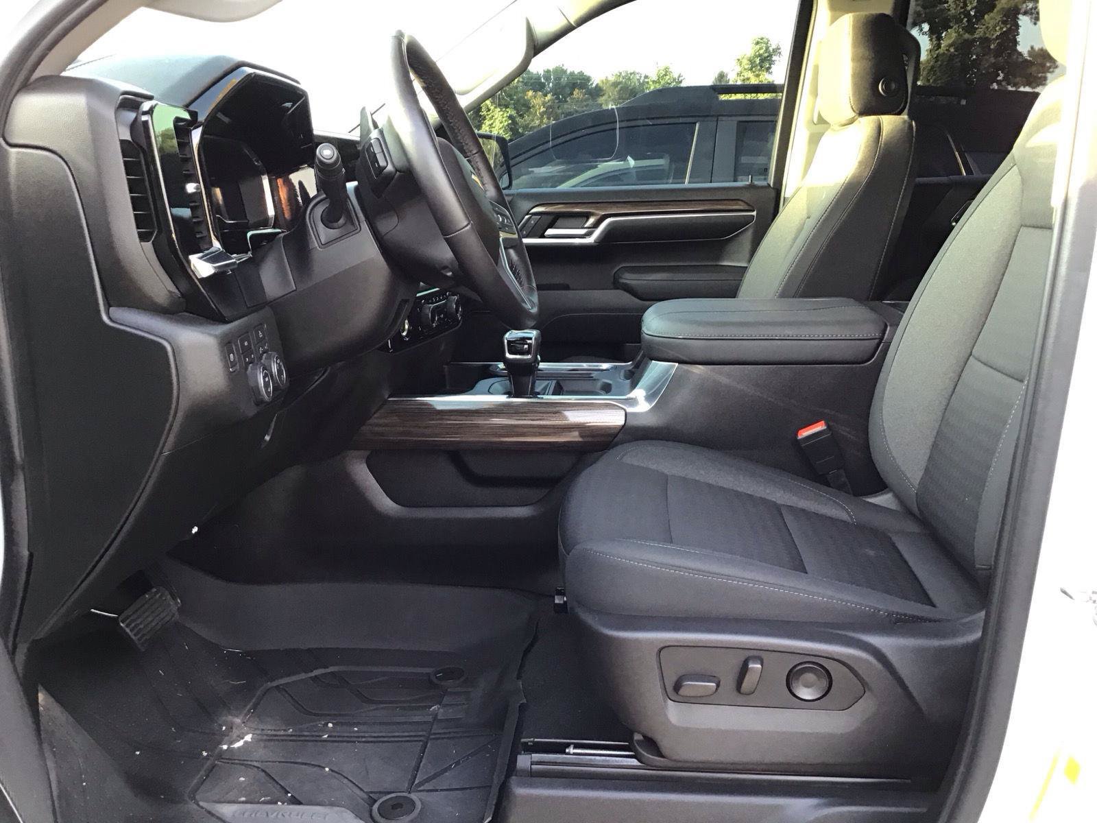 Used 2023 Chevrolet Silverado 1500 LT AWD/4WD image 9