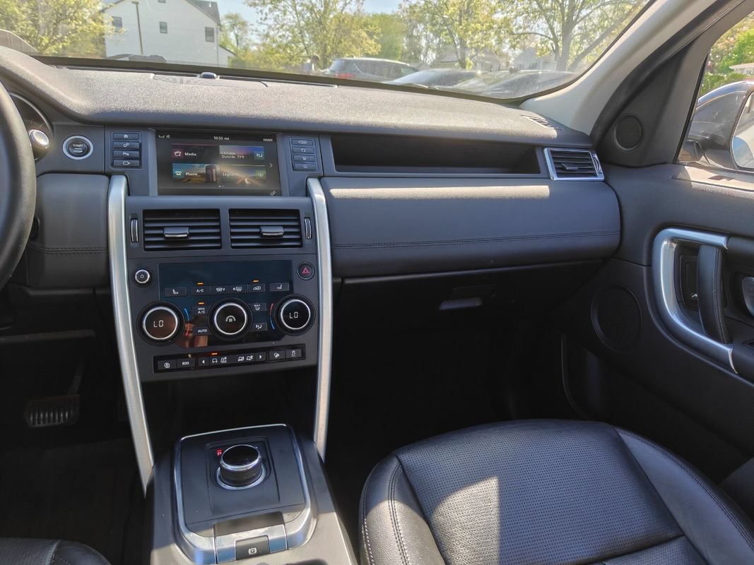 Used 2019 Land Rover Discovery Sport HSE AWD/4WD image 25