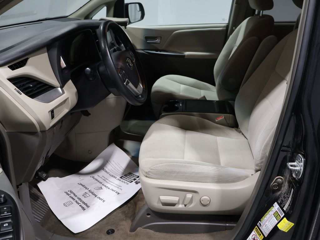 Used 2016 Toyota Sienna LE image 10