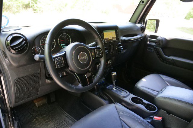 Used 2015 Jeep Wrangler Unlimited Sahara image 2
