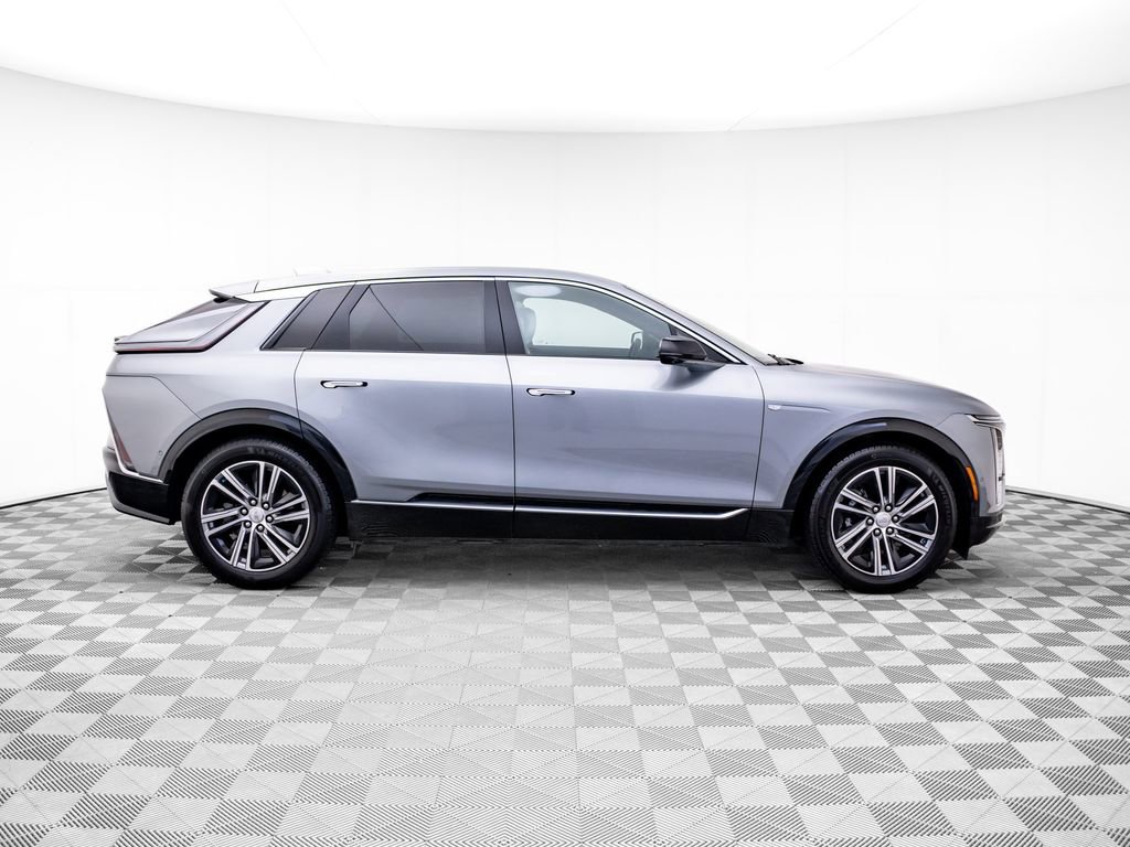 Used 2024 Cadillac Lyriq Luxury AWD/4WD image 8