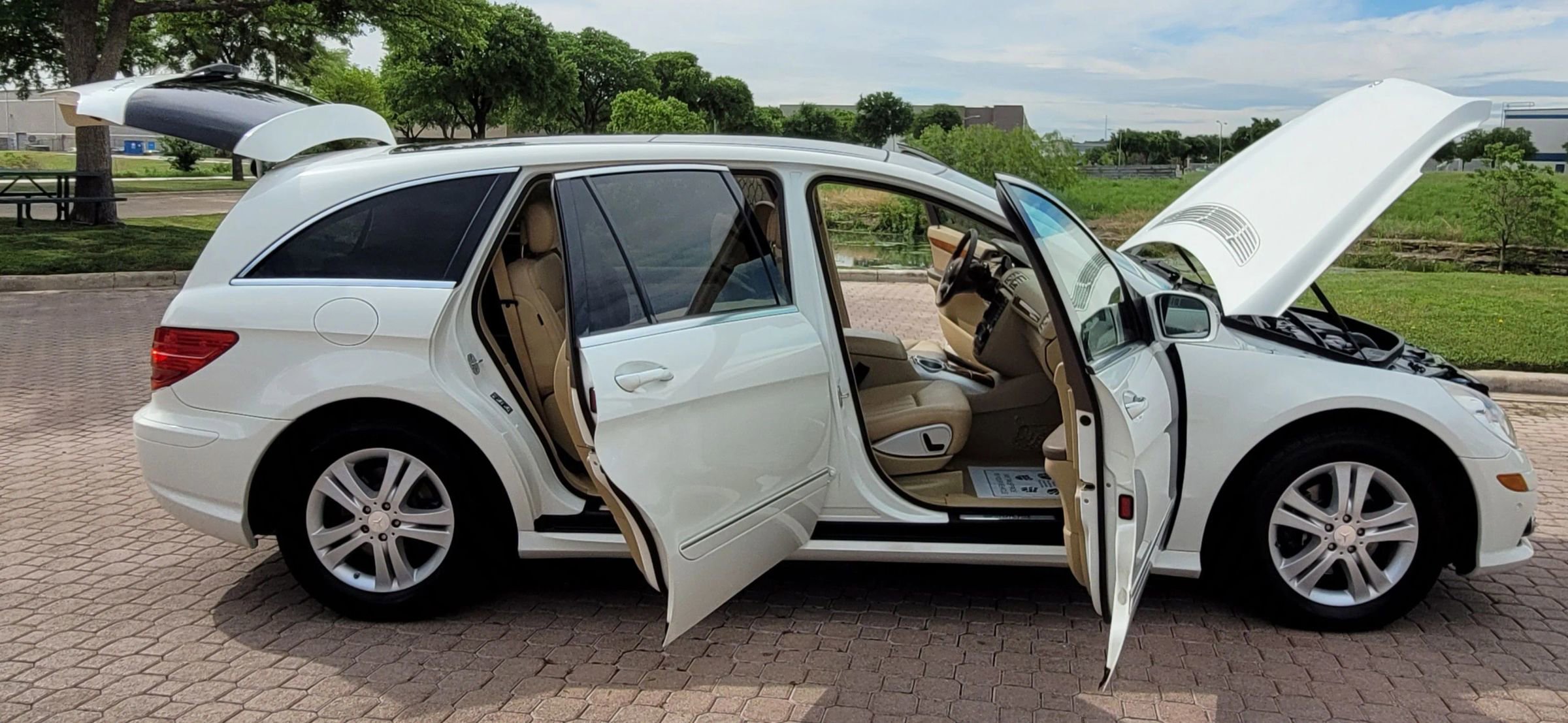 Used 2009 Mercedes-Benz R 350 4MATIC image 14