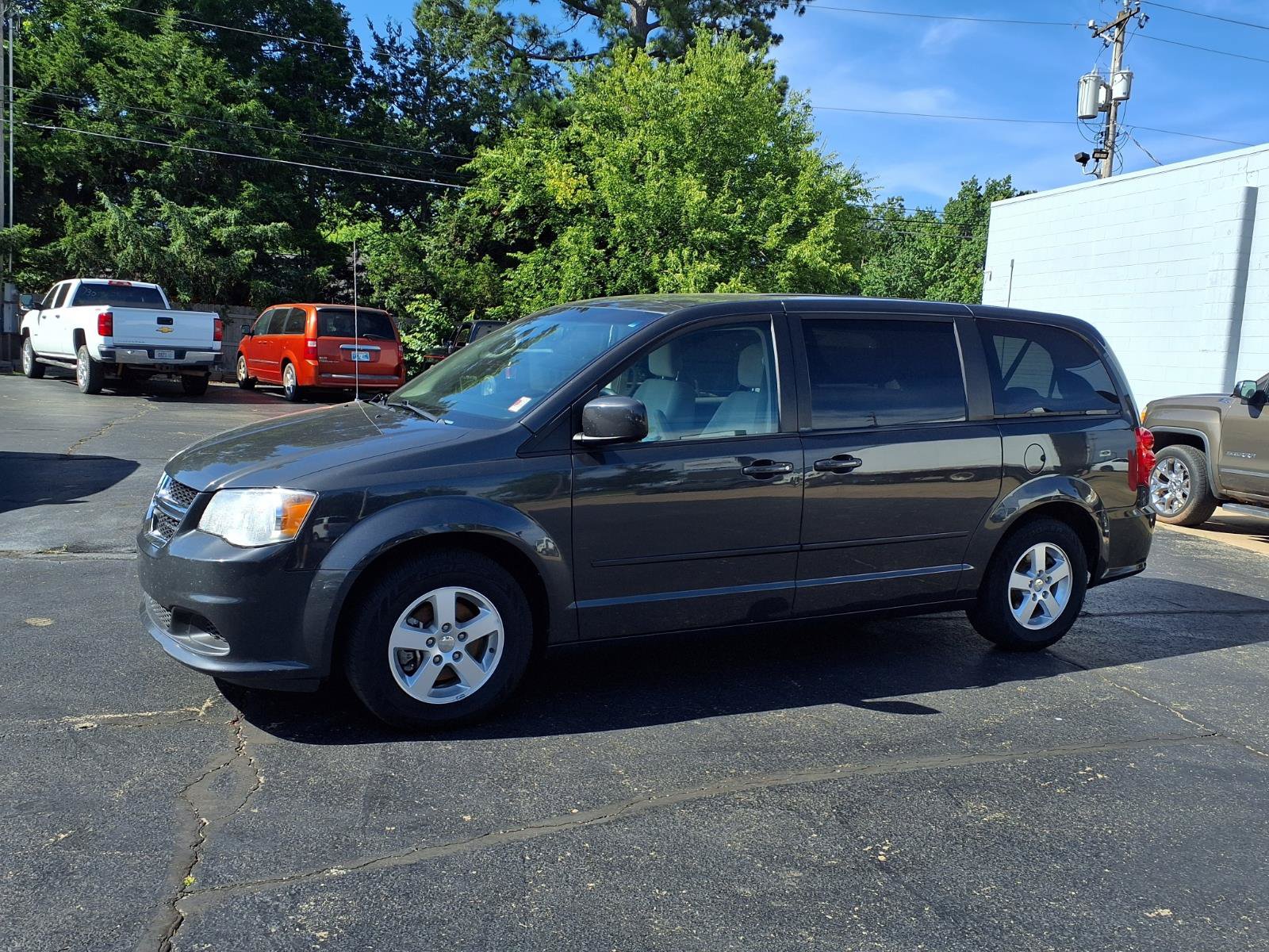 Used 2012 Dodge Grand Caravan SXT FWD image 2