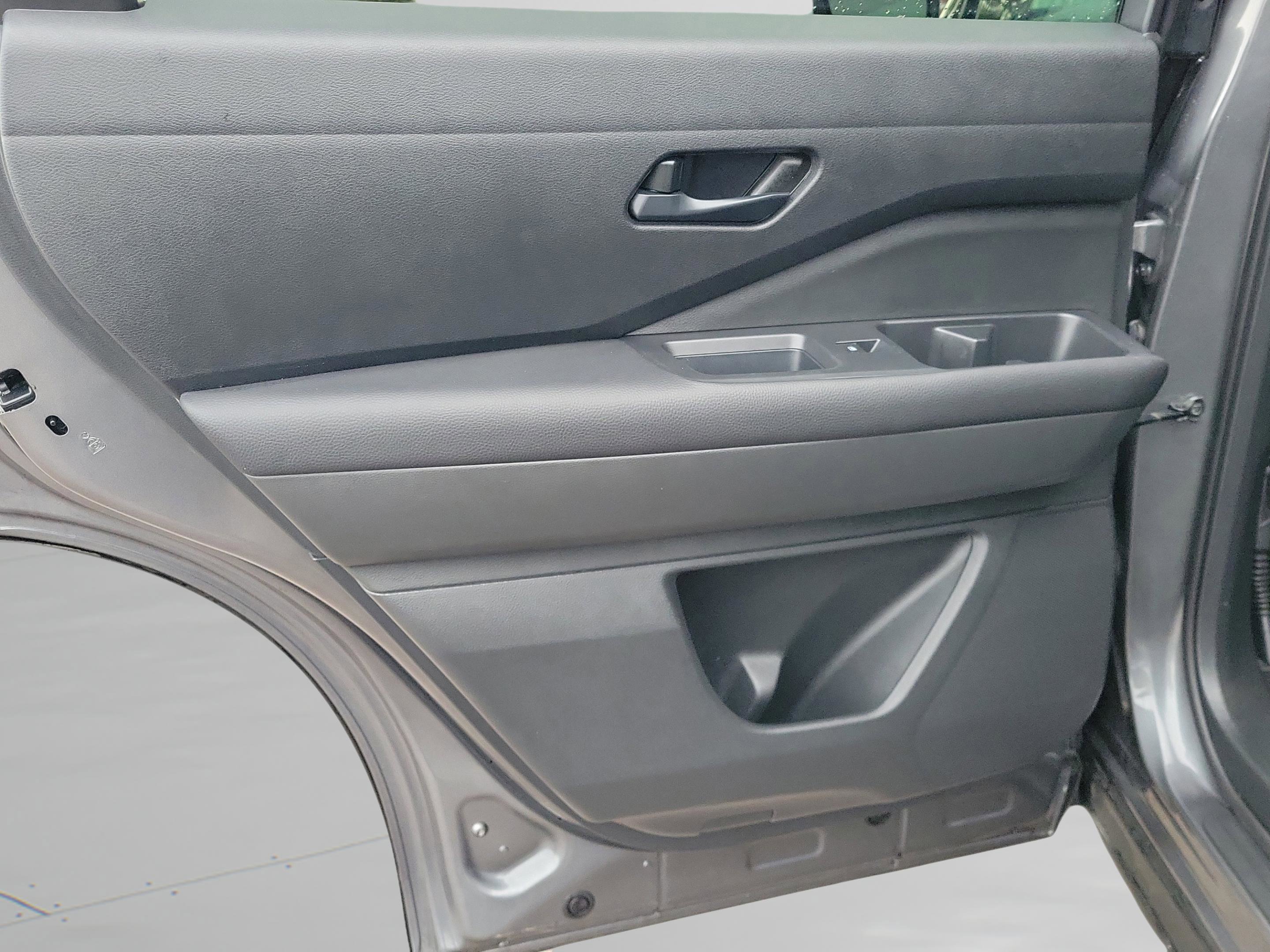 Certified 2025 Nissan Pathfinder SV image 12