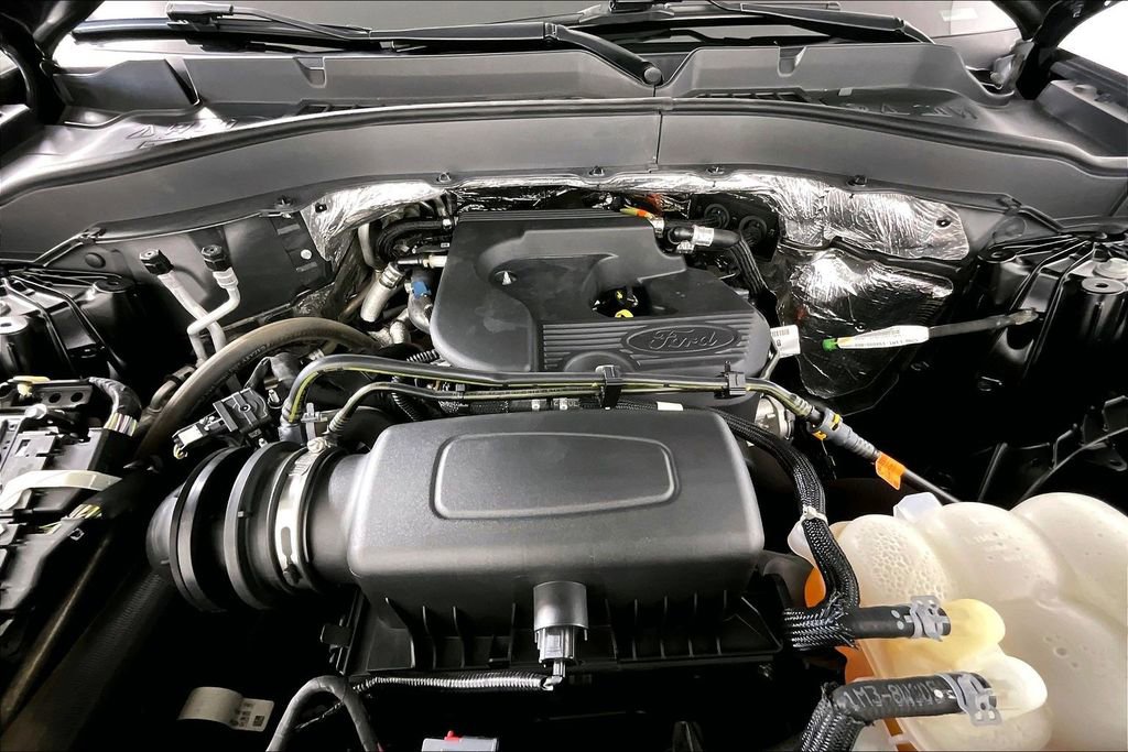 Used 2020 Ford Explorer XLT w/ Equipment Group 202A image 9