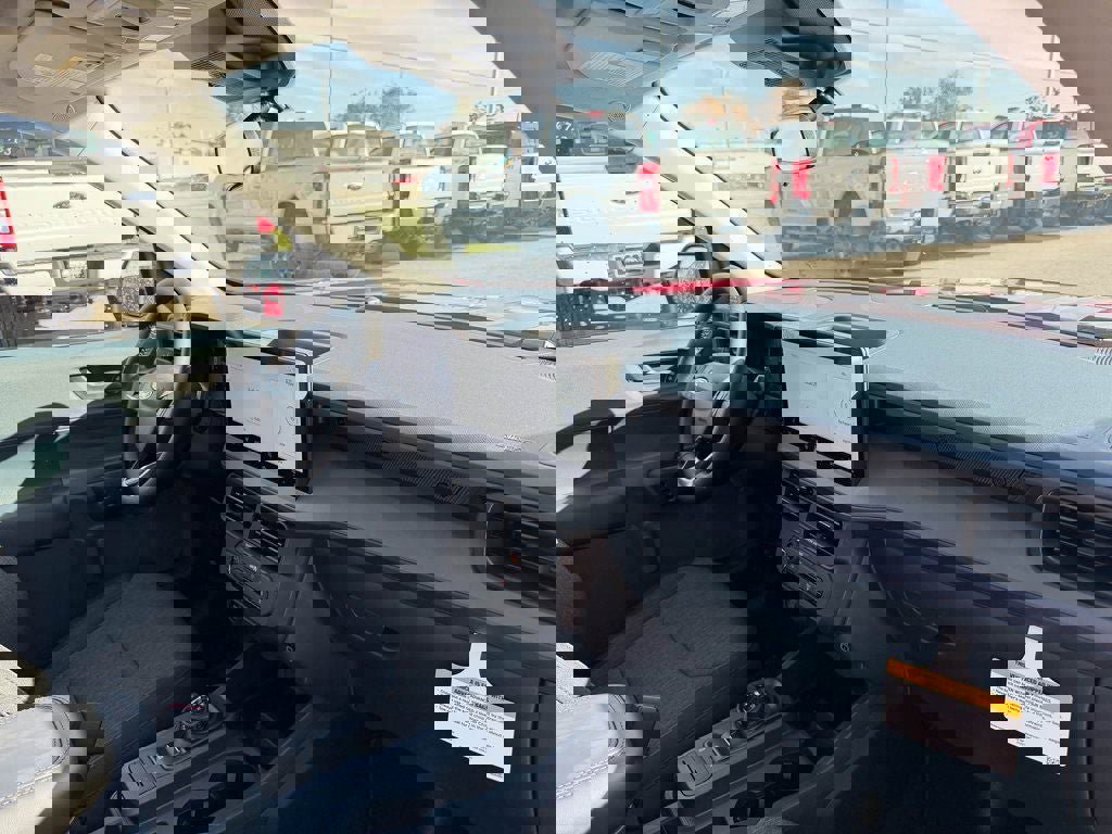 New 2025 Ford Maverick XLT w/ XLT Luxury Package image 18