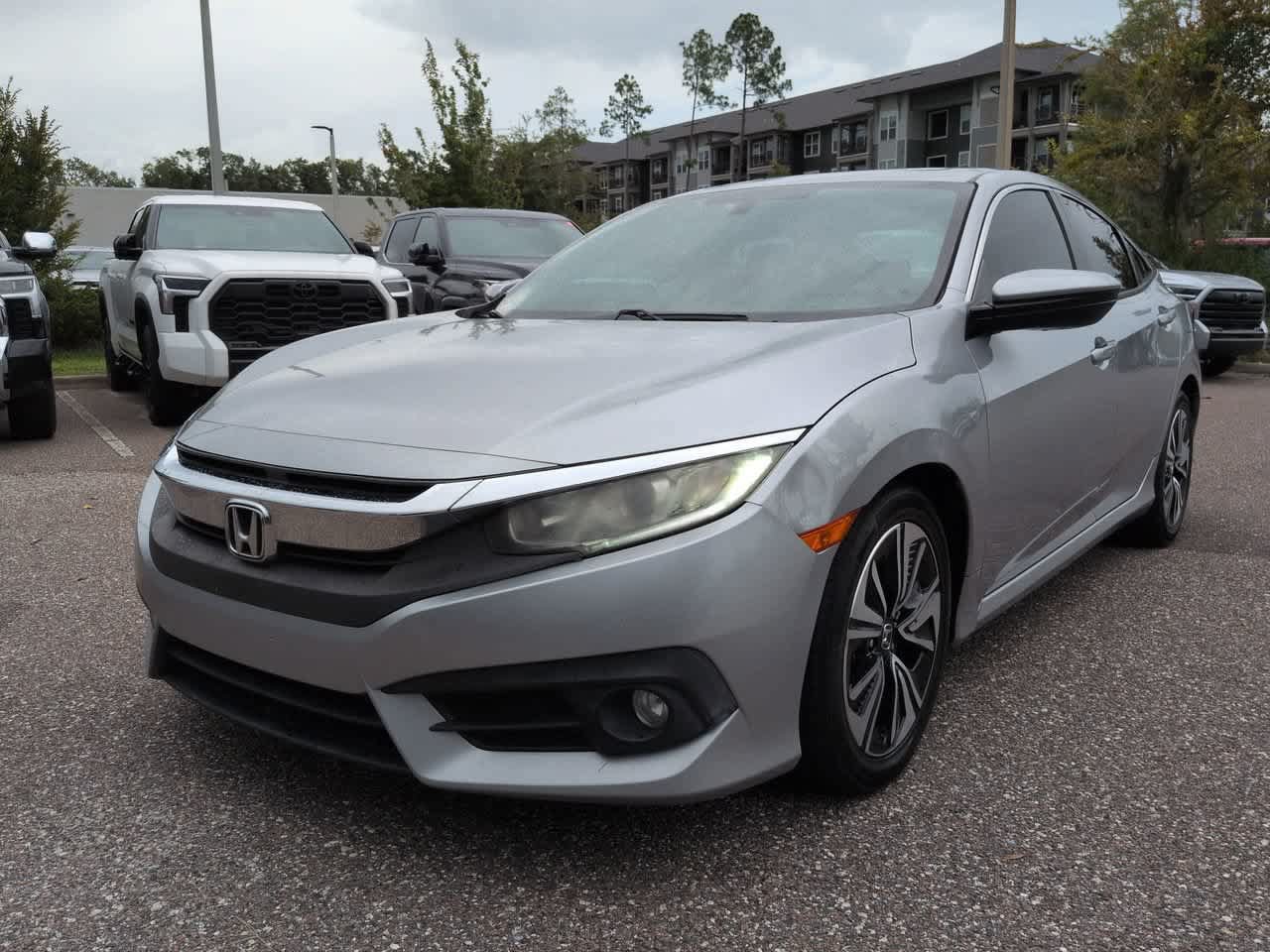Used 2017 Honda Civic EX-T image 2
