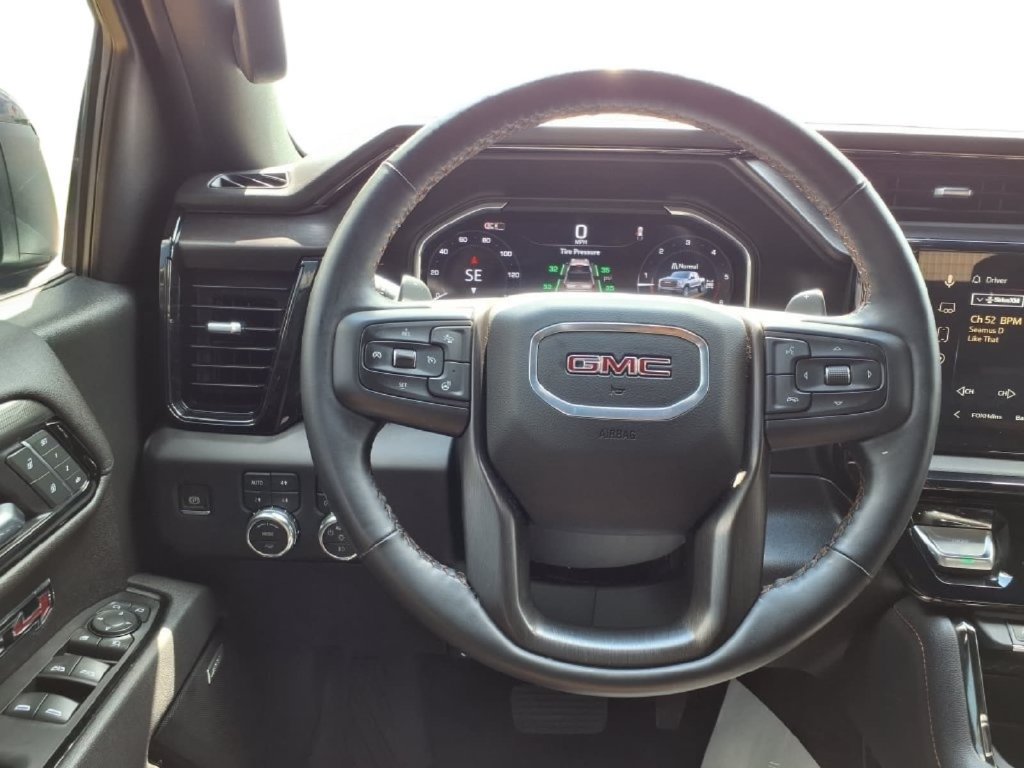 Used 2025 GMC Sierra 1500 AT4 w/ AT4 Premium Package AWD/4WD image 18