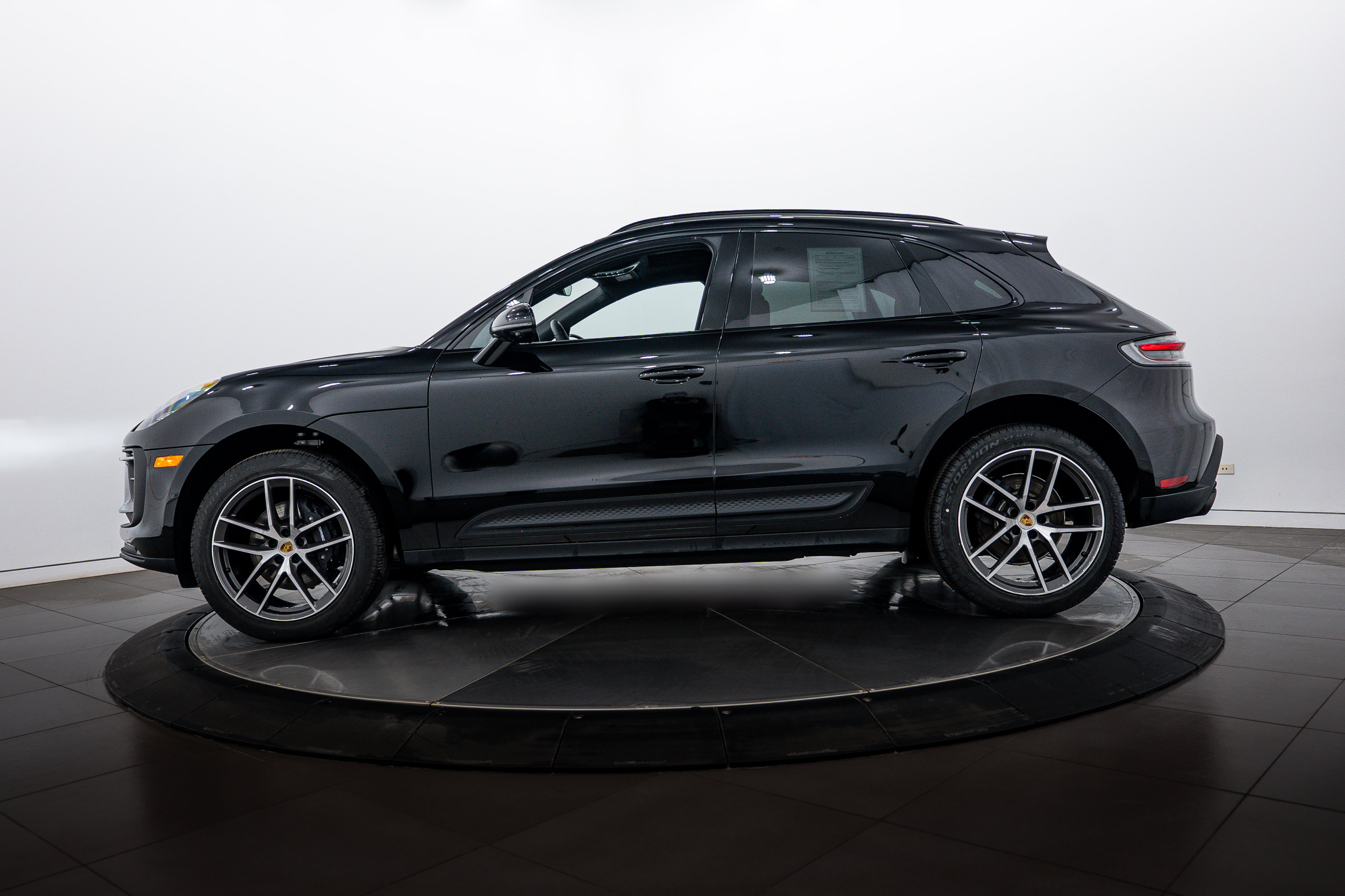 Certified 2026 Porsche Macan AWD/4WD image 2