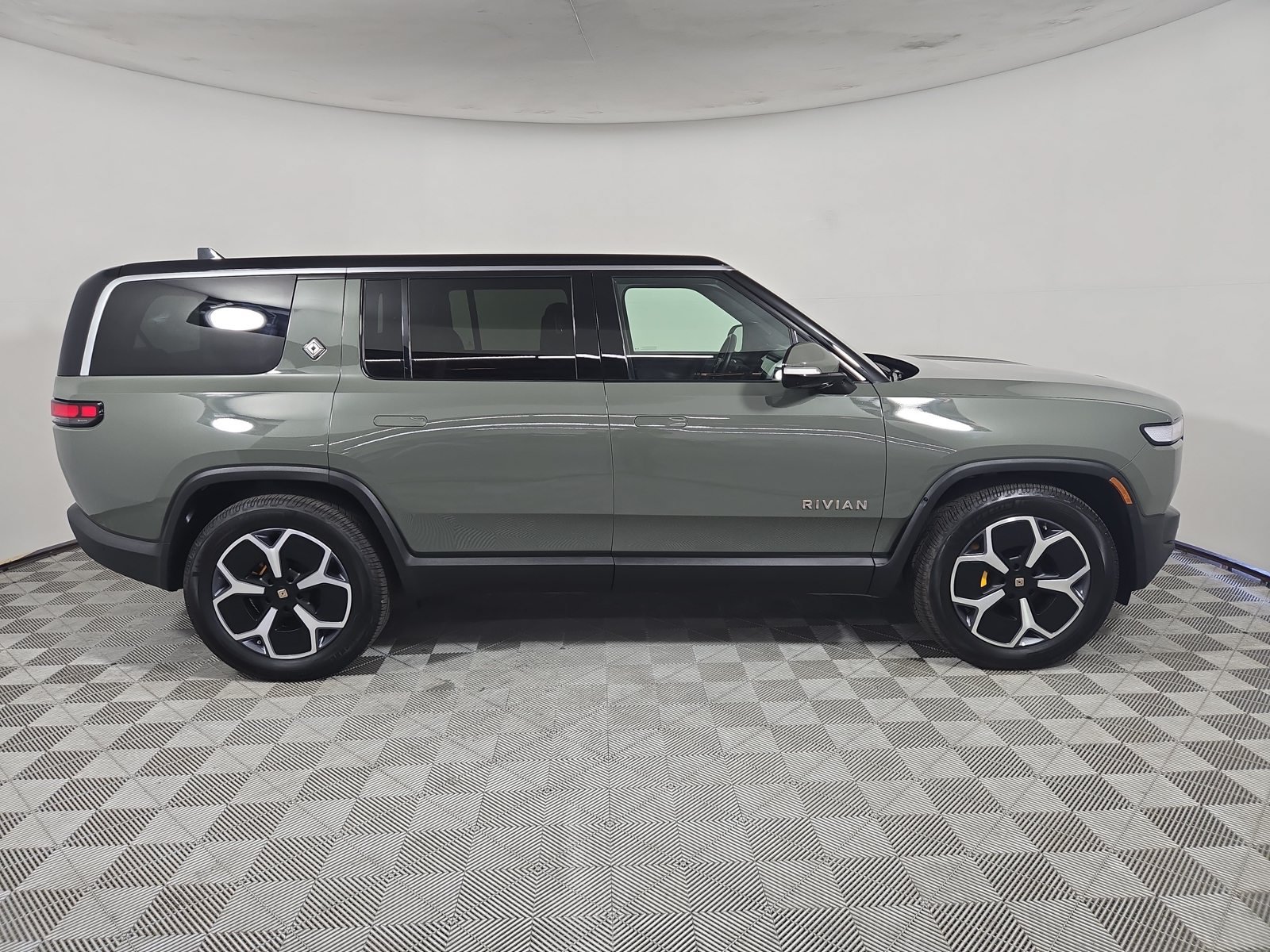 Used 2022 Rivian R1S Launch Edition Quad AWD/4WD image 6