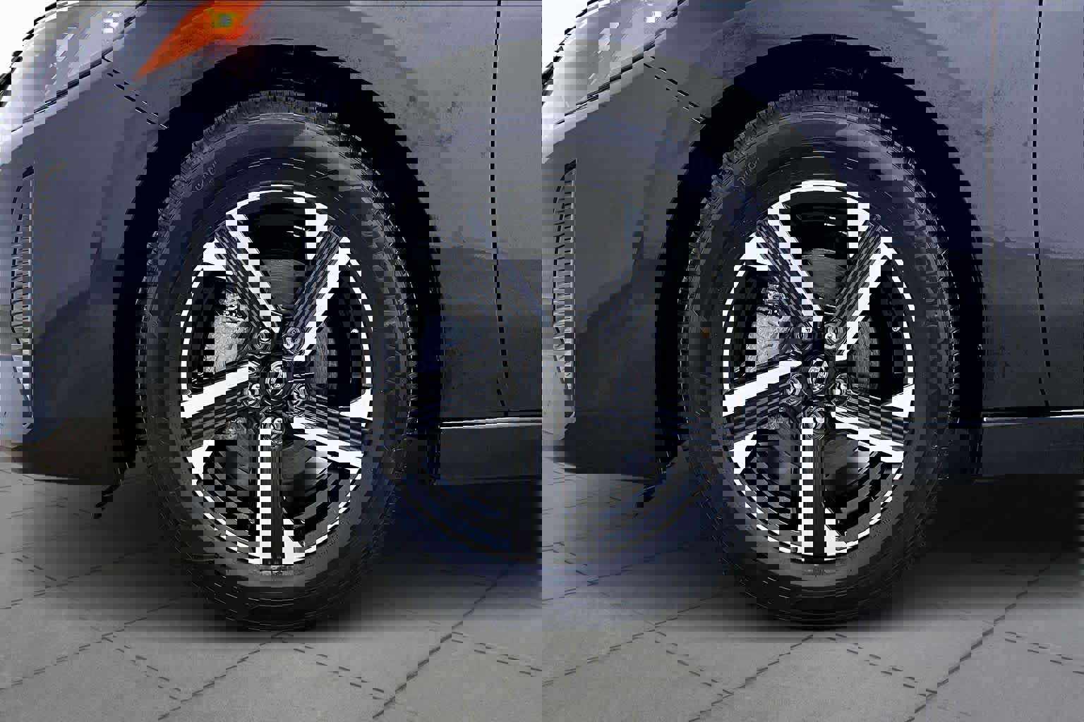 Used 2025 Nissan Sentra SV image 11