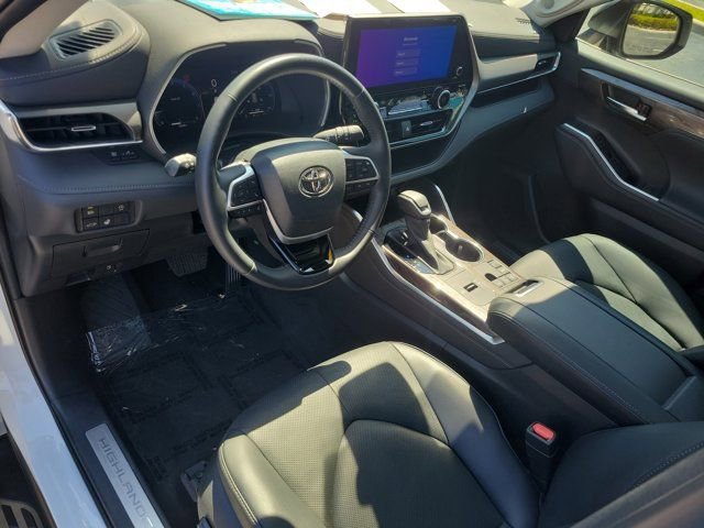 Used 2023 Toyota Highlander Limited image 22