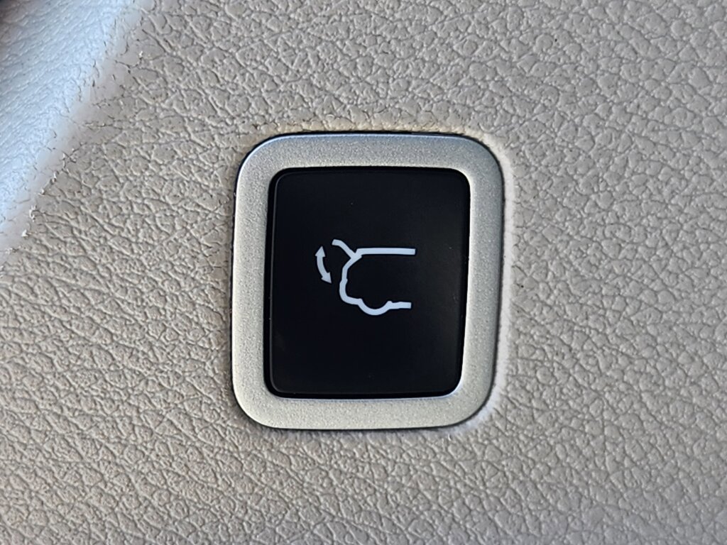 Used 2022 Chrysler Pacifica Touring-L image 14