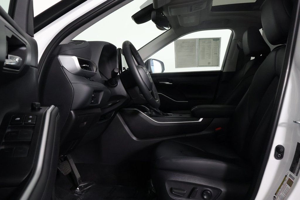 Used 2026 Toyota Highlander XLE AWD/4WD image 10