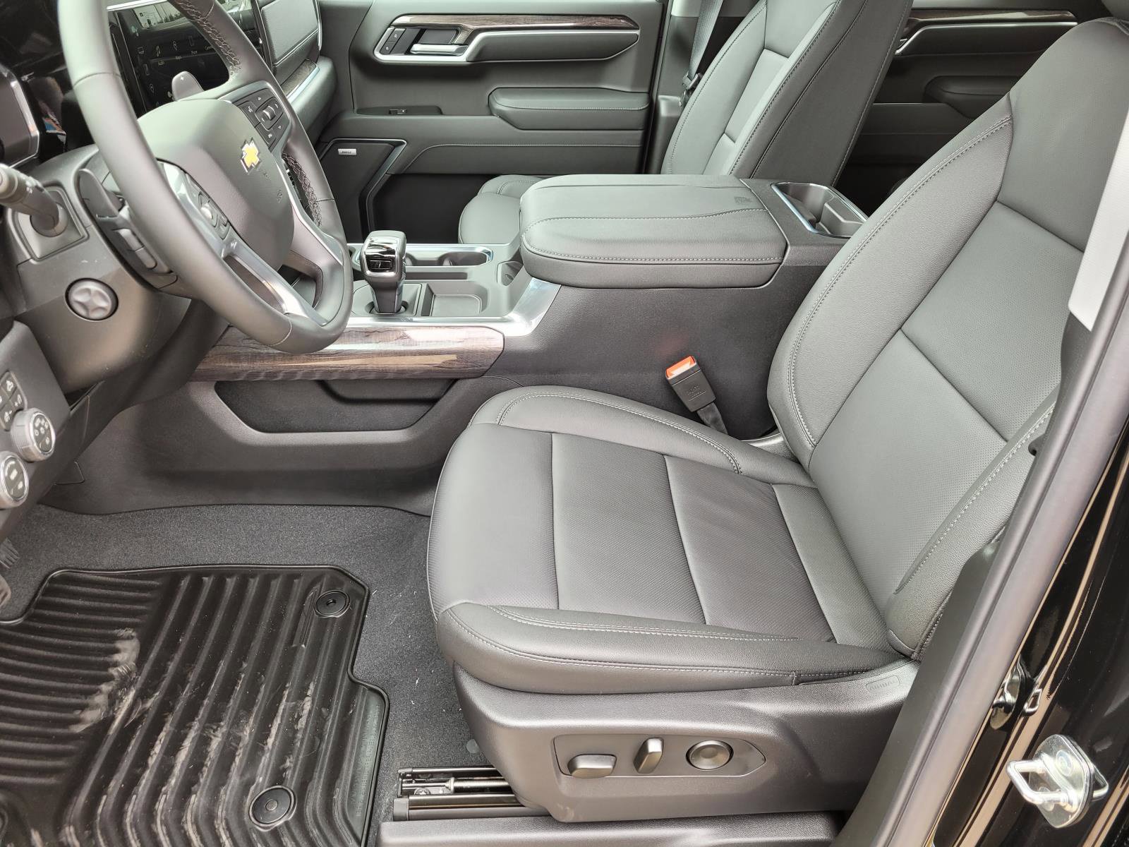 New 2026 Chevrolet Silverado 1500 LTZ w/ Z71 Off-Road Package AWD/4WD image 15