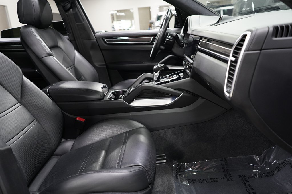 Used 2021 Porsche Cayenne Turbo S AWD/4WD image 33