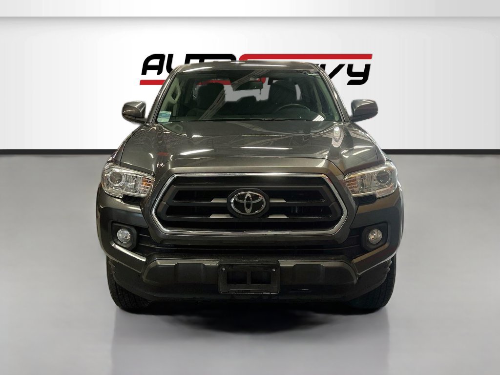 Used 2022 Toyota Tacoma SR5 RWD image 2