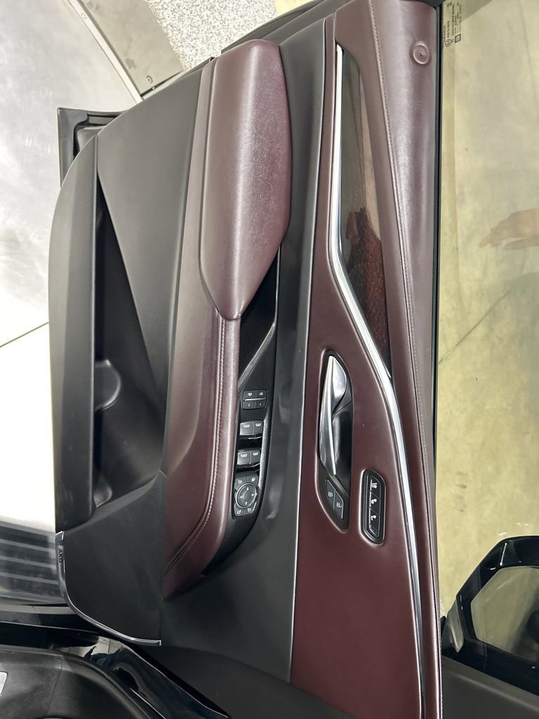 Used 2021 Cadillac Escalade Sport Platinum w/ LPO, ONYX Package image 15