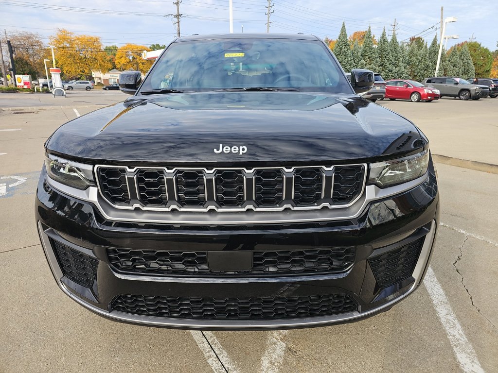 Used 2026 Jeep Grand Cherokee L Limited AWD/4WD image 5