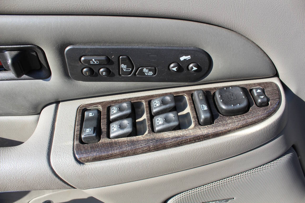 Used 2005 GMC Yukon Denali AWD/4WD image 18