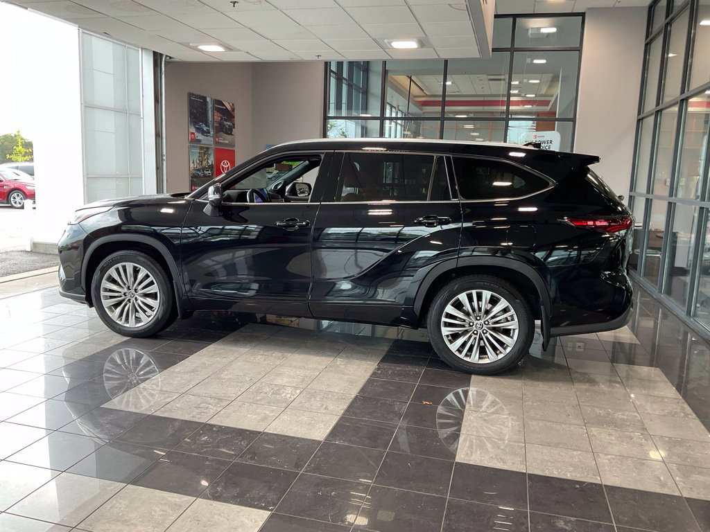 Used 2024 Toyota Highlander Platinum AWD/4WD image 4
